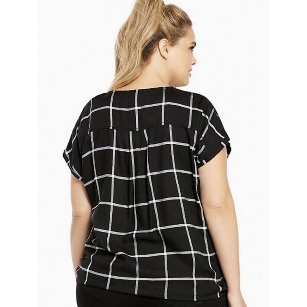 ✅SOLD Torrid Surplice Wrap Top Size 2X Black White Shirt - Picture 2 of 13